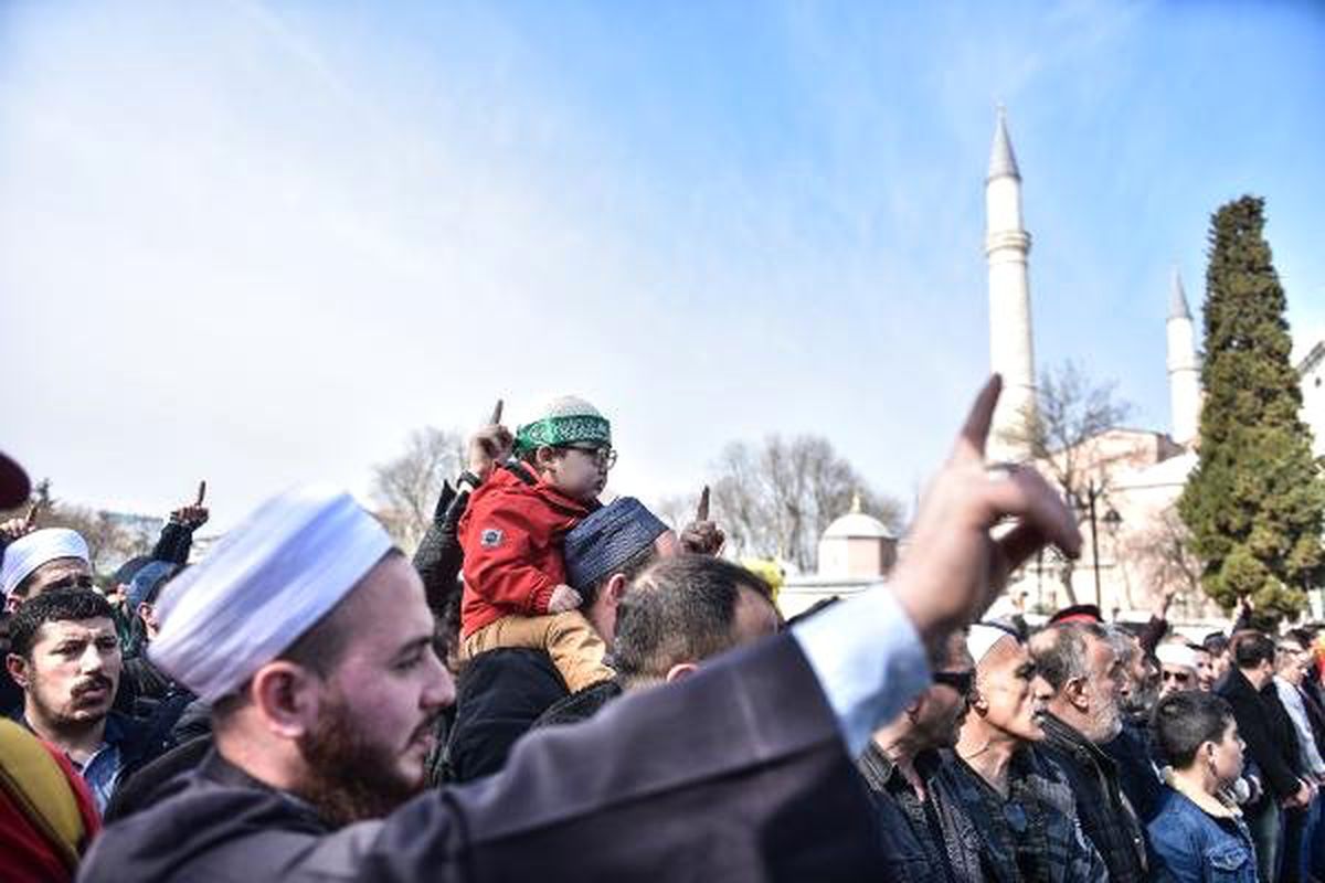 Ayasofya Önünde Yeni Zelanda\'da Ölenler İçin Gıyabi Cenaze Namazı Kılındı