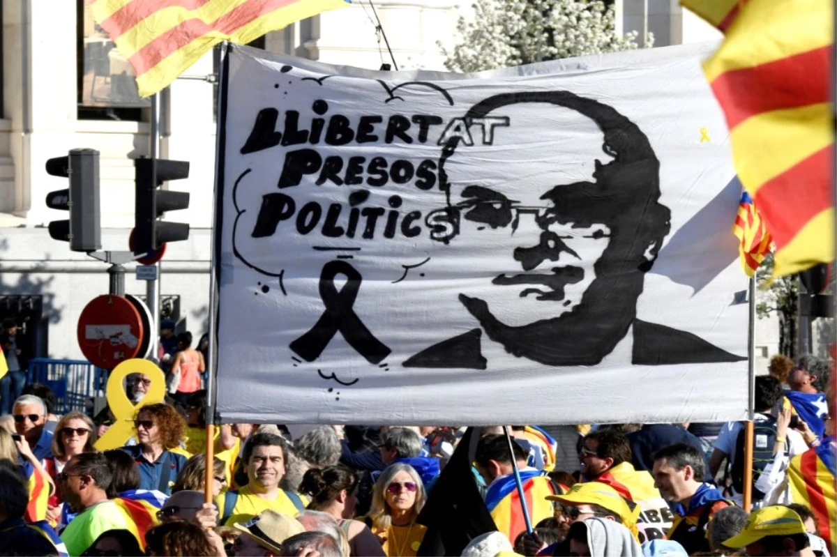 Ayrılıkçı Katalanlar Madrid\'de Sokağa Çıktı