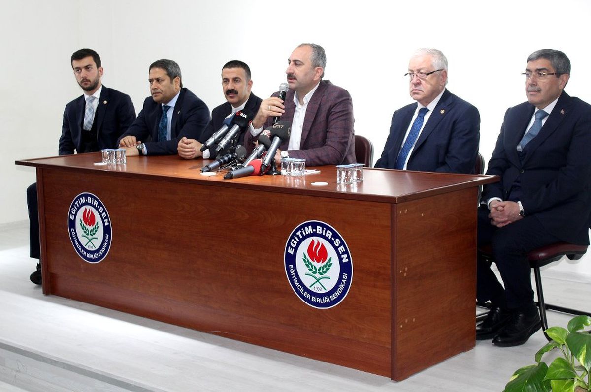 Bakan Gül\'den Yeni Zelanda\'daki Katliama Sert Tepki