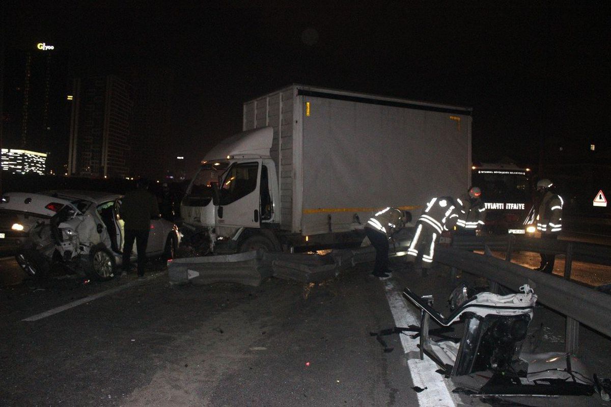 Basın Ekspres Yolunda Trafik Kazası... 3 Yaralı