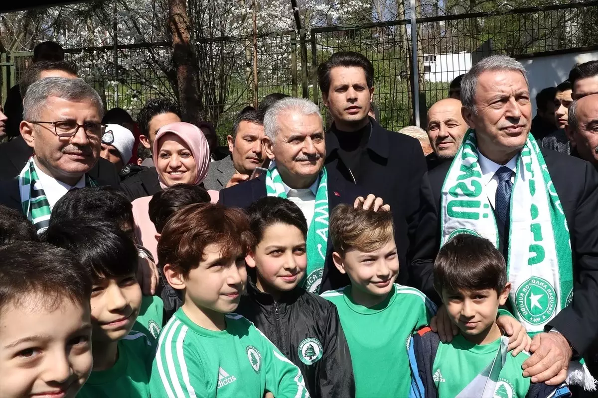 Binali Yıldırım Genç Sporcularla Bir Araya Geldi