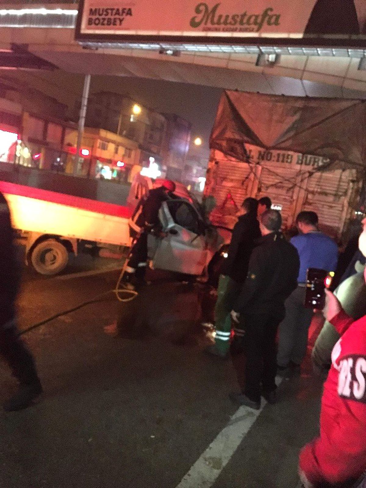 Bursa\'da Kamyonetle Kamyon Çarpıştı