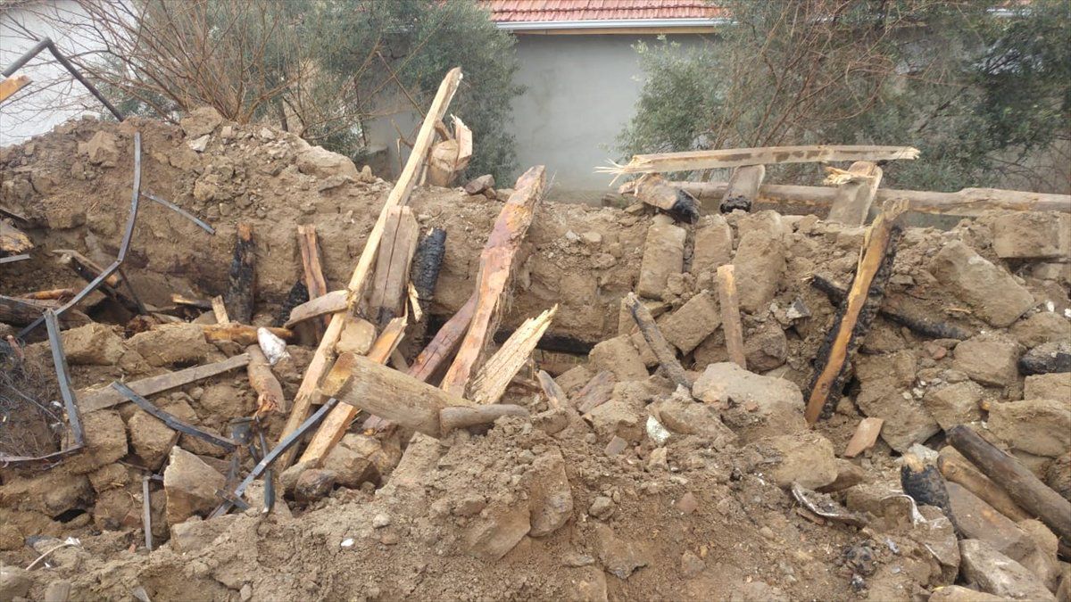 İnhisar İlçesinde İki Ev Yandı