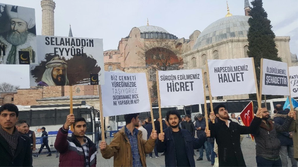 İstanbul, Ayasofya Önünde Yeni Zelanda\'daki Cami Saldırısına Karşı Tek Ses Oldu