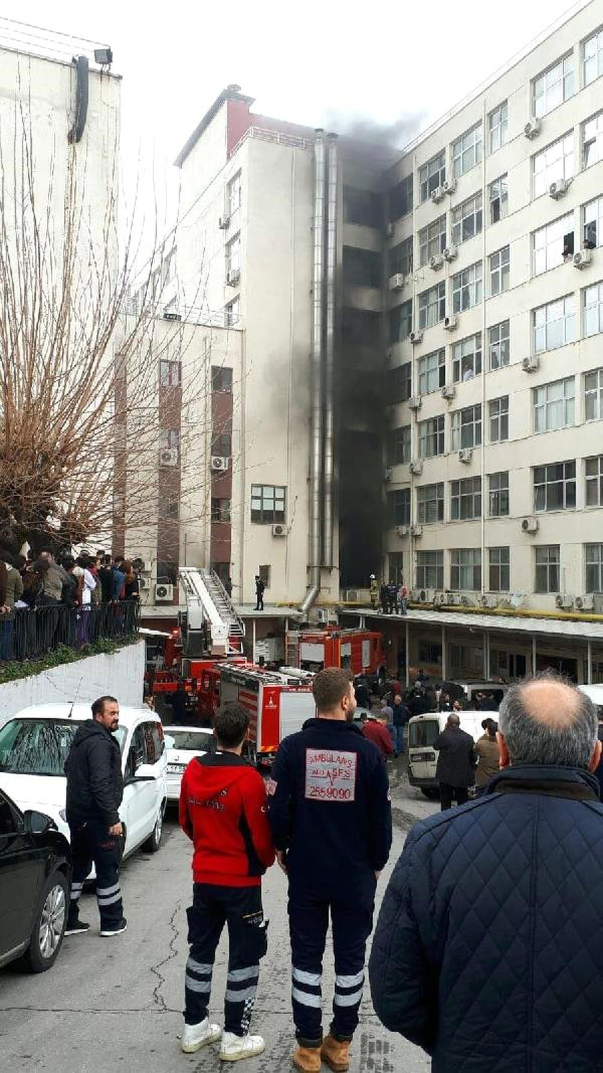 İzmir\'de Yangın Çıkan Hastanedeki Elektrik Panoları Yenileniyor