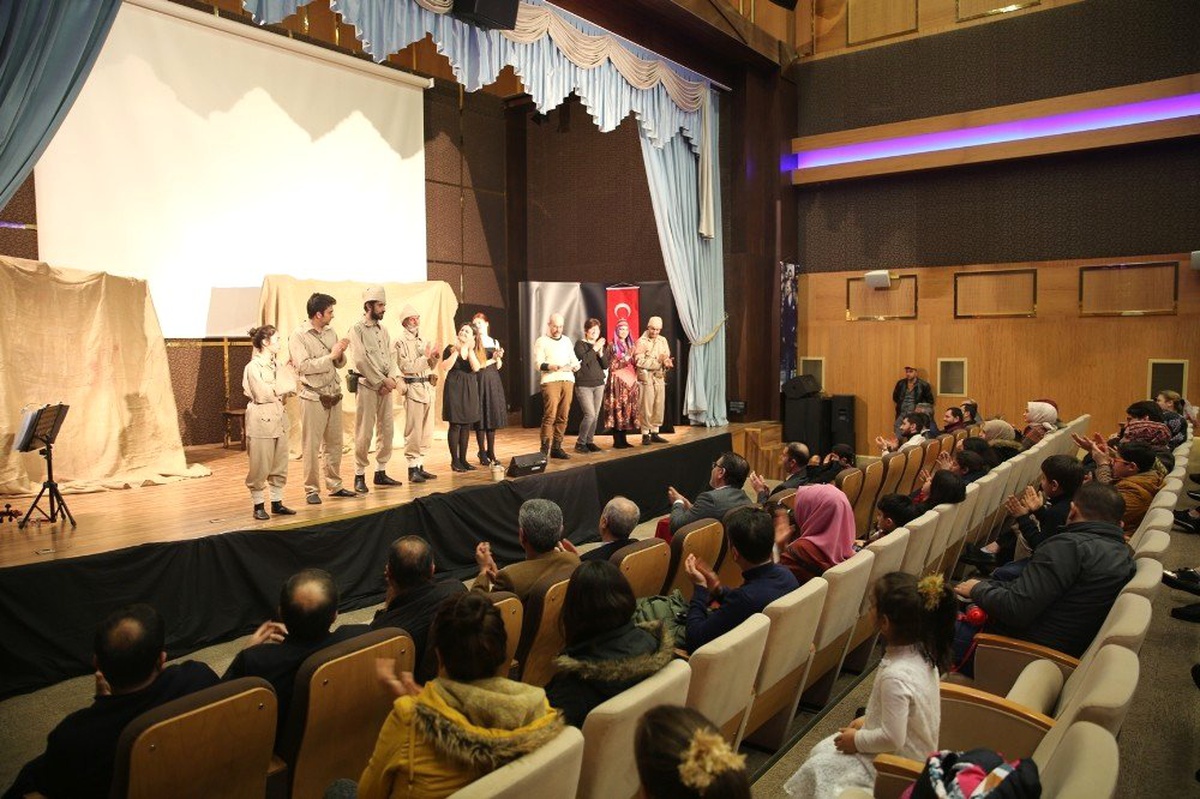 Karaköprü\'de \'Çanakkale Sargı Yeri\' Oyunu Sahnelendi