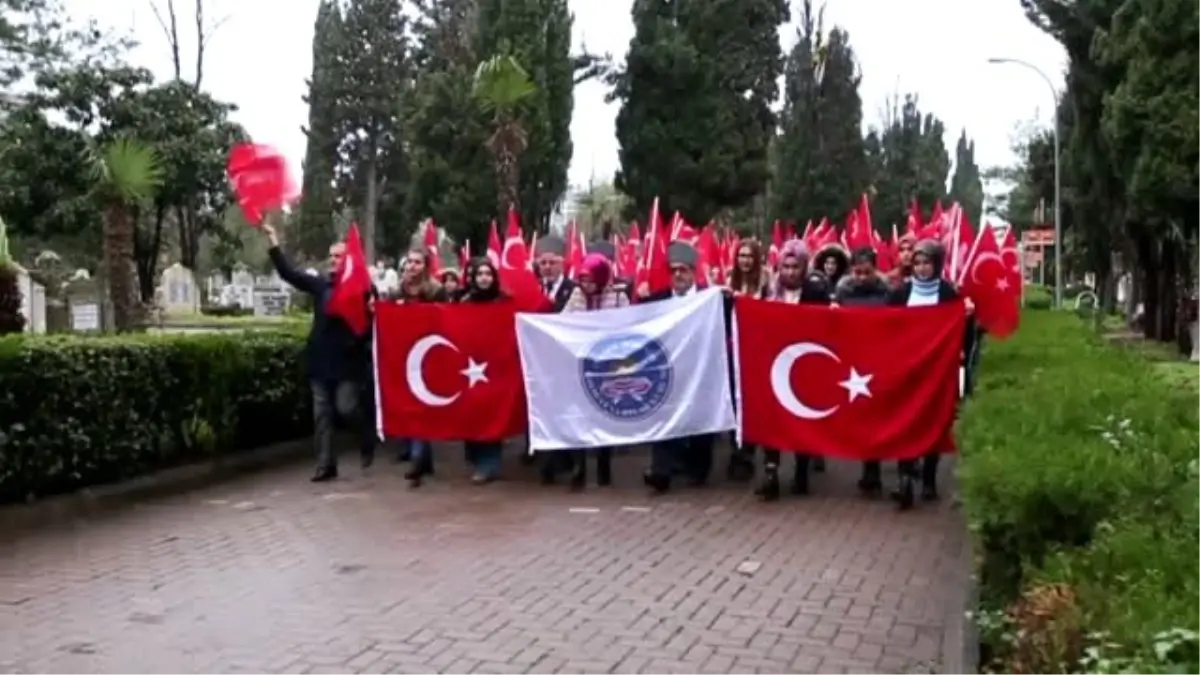 Kyk Yurtlarında Kalan Öğrencilerden Şehitlik Ziyareti