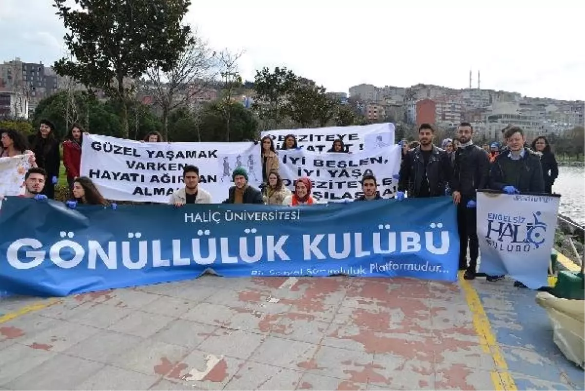 Öğrencilerden Örnek Davranış: Sahildeki Çöpleri Temizlediler