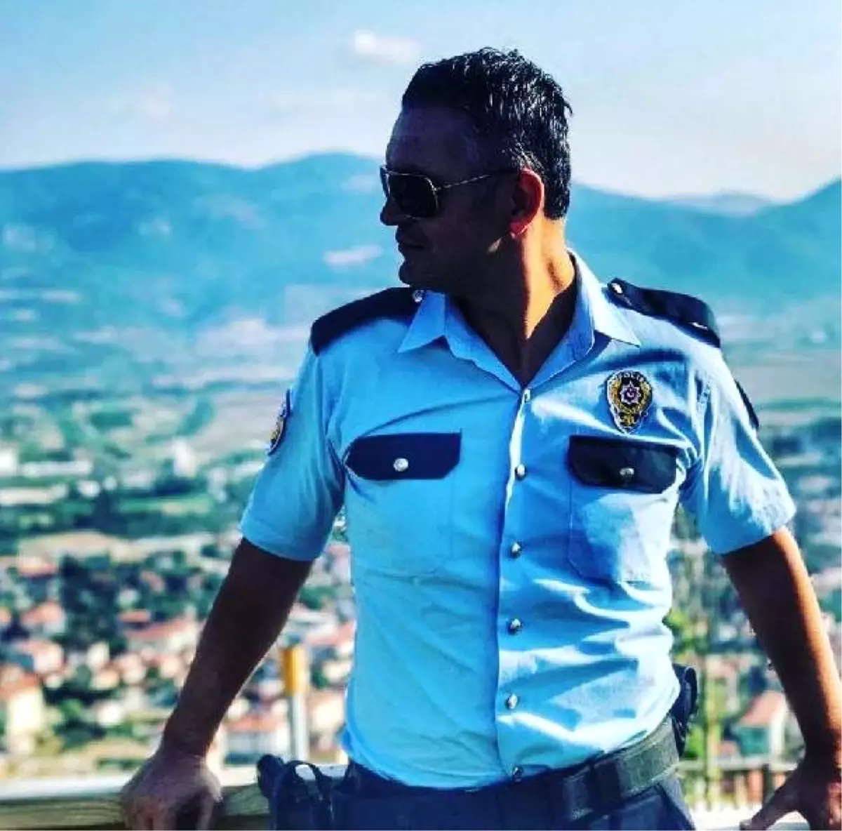 Polis Memuru Otomobilinde İntihar Etti