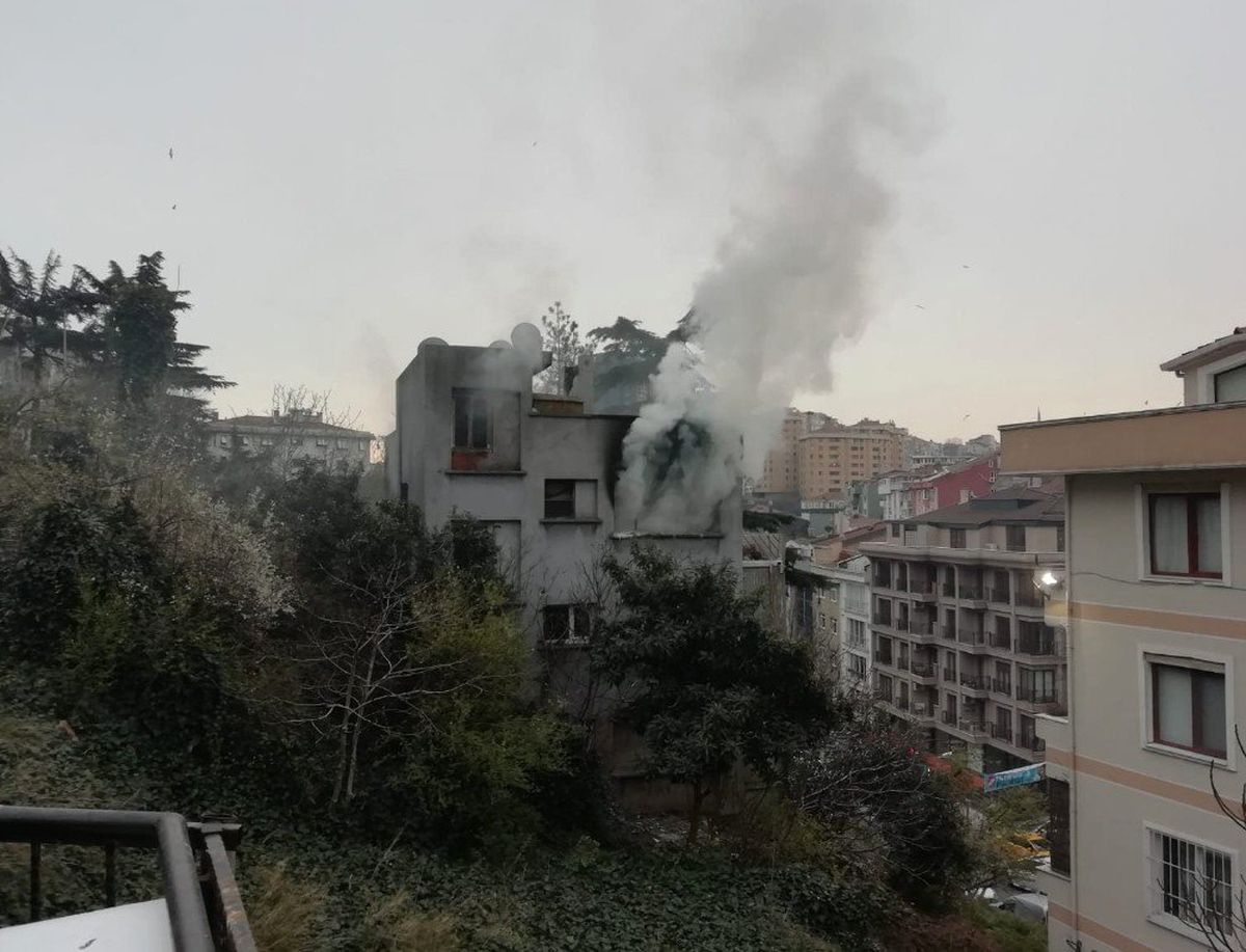 Şişli\'de Metruk Binada Yangın