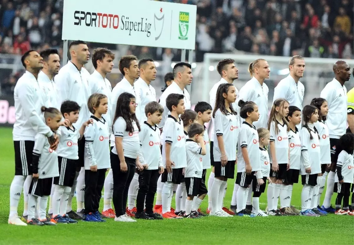 Spor Toto Süper Lig: Beşiktaş: 0 - Göztepe: 0 (Maç Devam Ediyor)