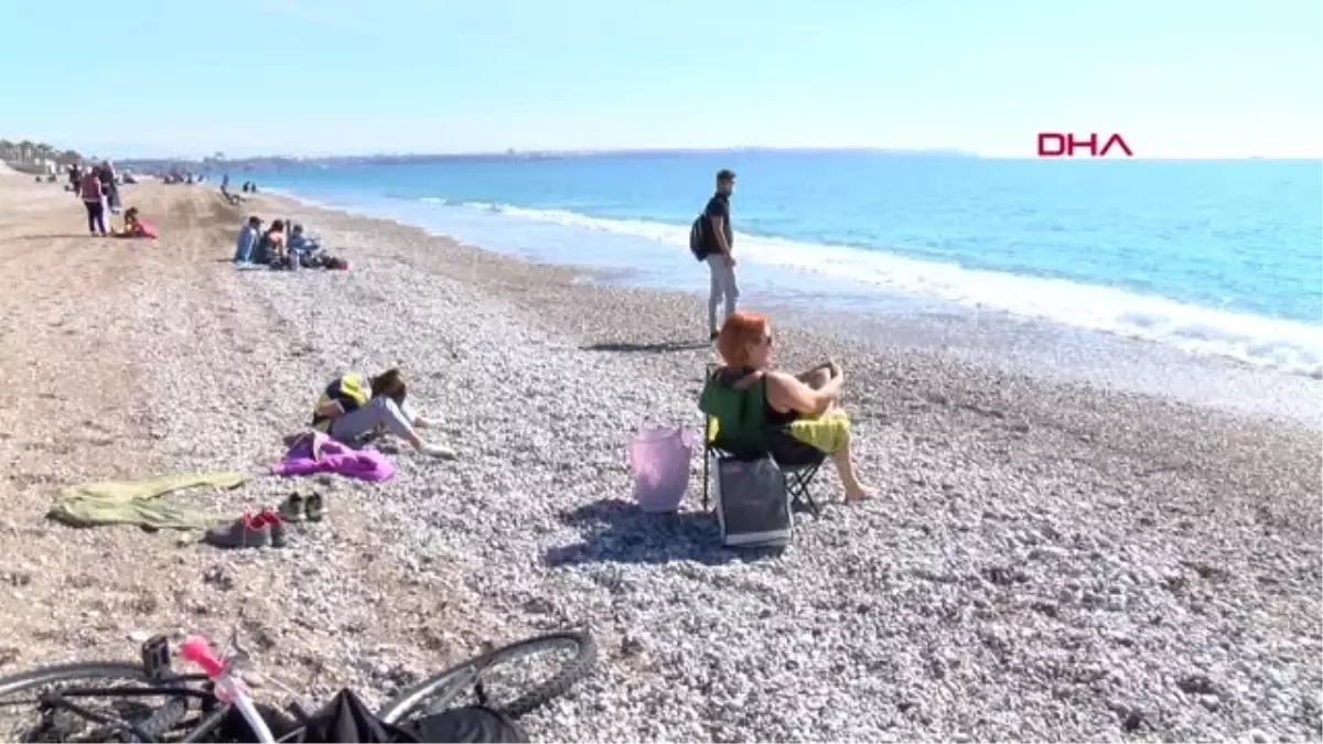 Antalya Sahilde Sıcak Hava Yoğunluğu