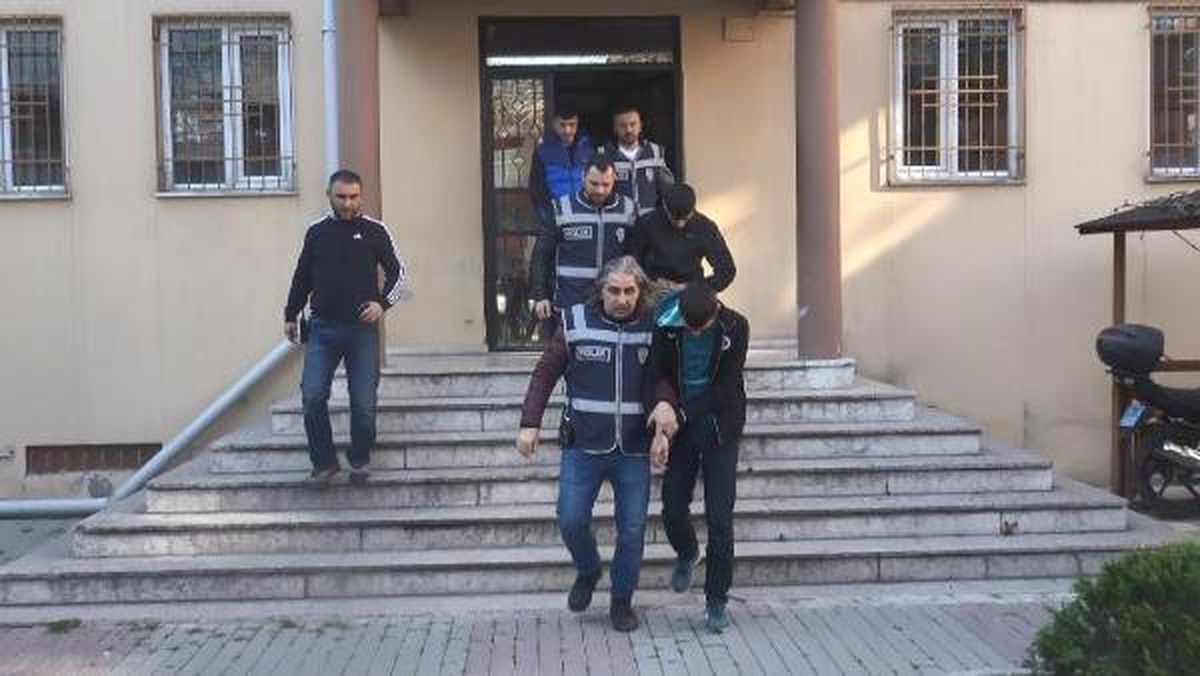 Araçların Camlarını Kırıp, Para Çalan Hırsızlar Yakalandı
