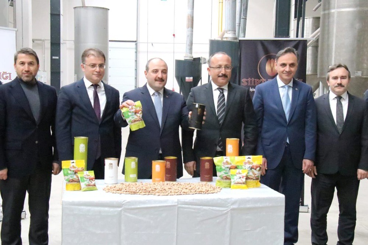 Bakan Varank, Organize Sanayi Bölgesi\'nde İncelemelerde Bulundu