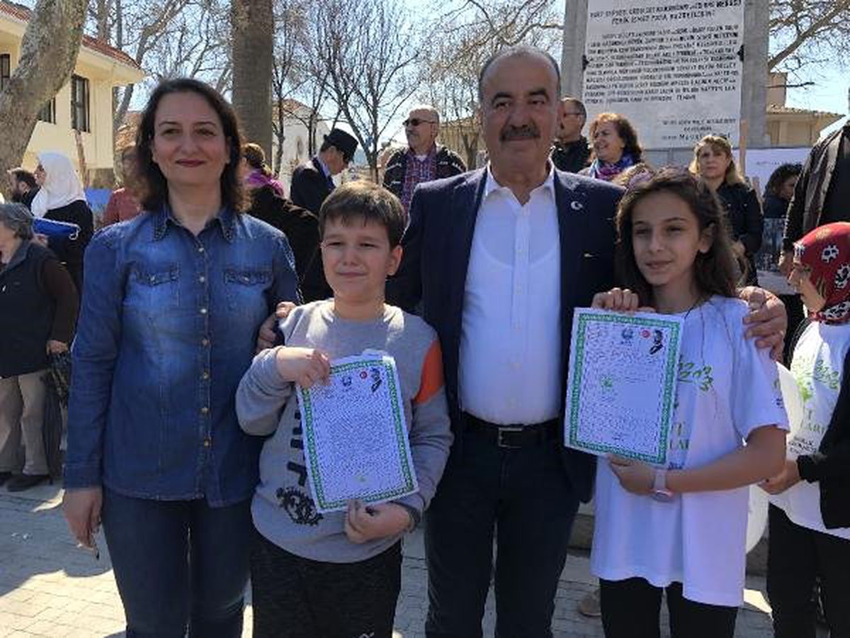 Başkan, Parklar ile Yeşil Alanların Tapularını Çocuklara Verdi