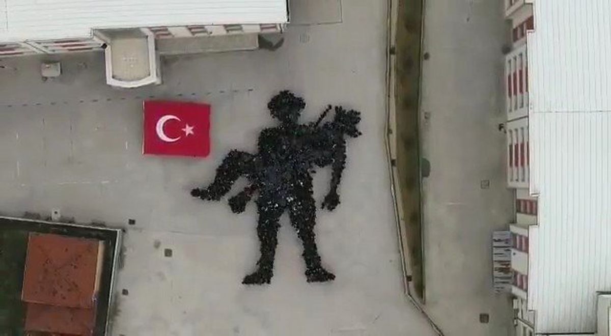 Bin 400 Öğrenci, Bedenleriyle Oluşturdukları Koreografi ile Çanakkale Şehitleri\'ni Andı