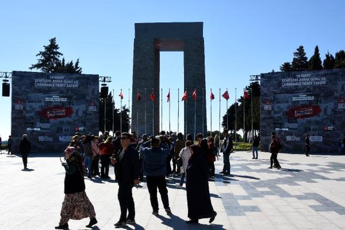 Çanakkale Zaferi\'nin 104\'üncü Yılında Şehitliklere Ziyaretçi Akını