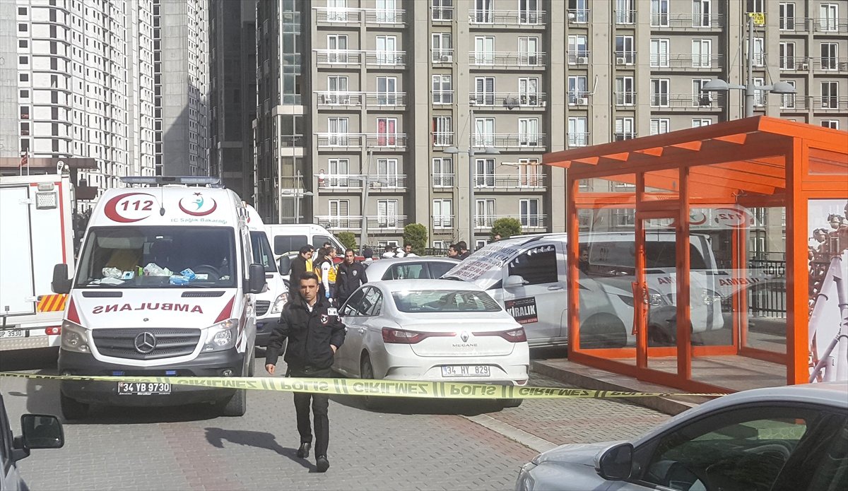 Esenyurt\'ta 2 Kişi Otomobilde Ölü Bulundu