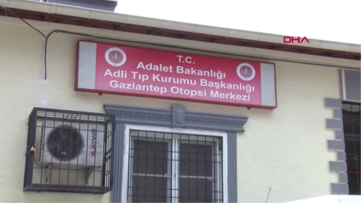 Gaziantep Otomobil, Şarampole Devrildi 2 Ölü, 2\'si Çocuk 5 Yaralı