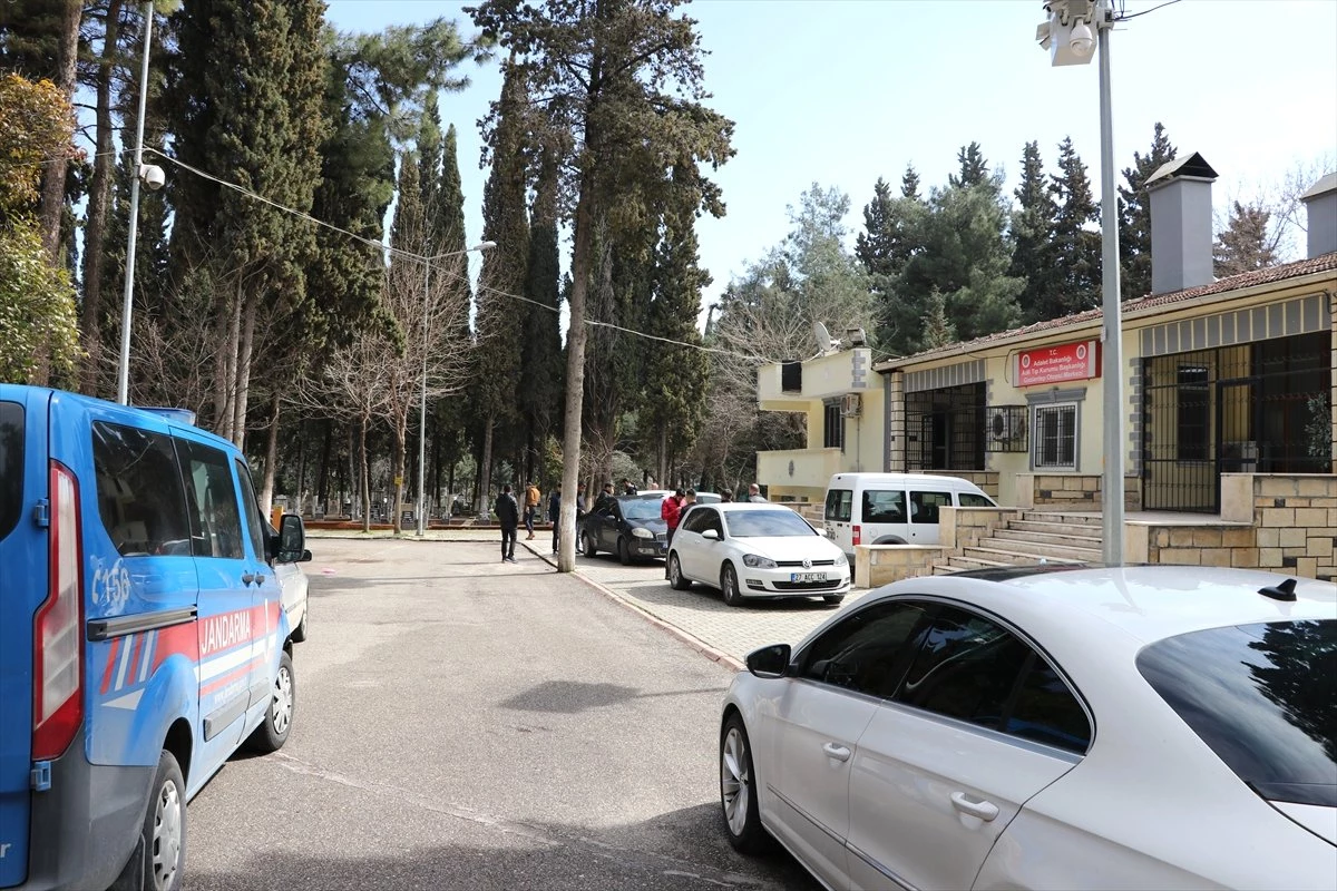 Gaziantep\'te Otomobil Devrildi: 2 Ölü, 5 Yaralı