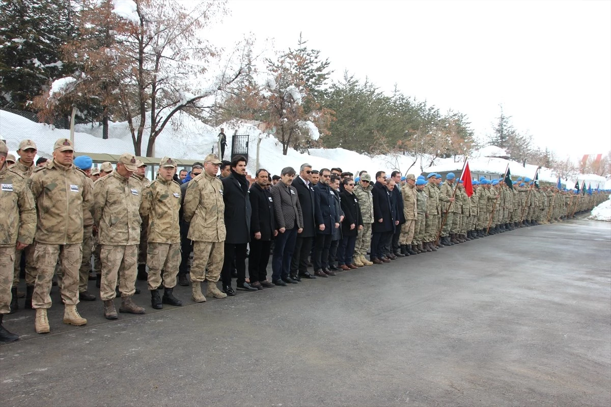 Hakkari\'de Şehit Askerler İçin Tören