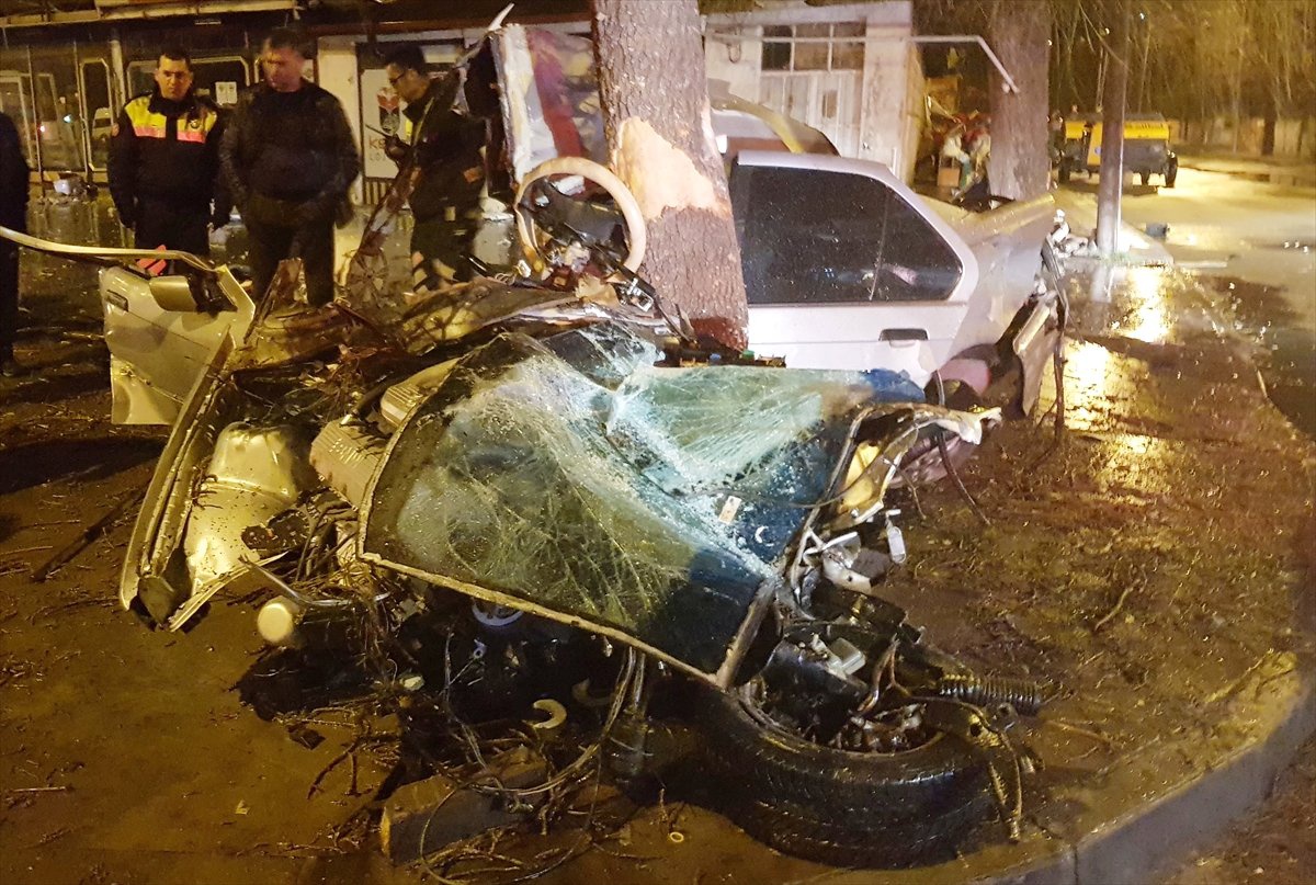 Hurdaya Dönen Araçtan Kurtarılan Sürücü Öldü