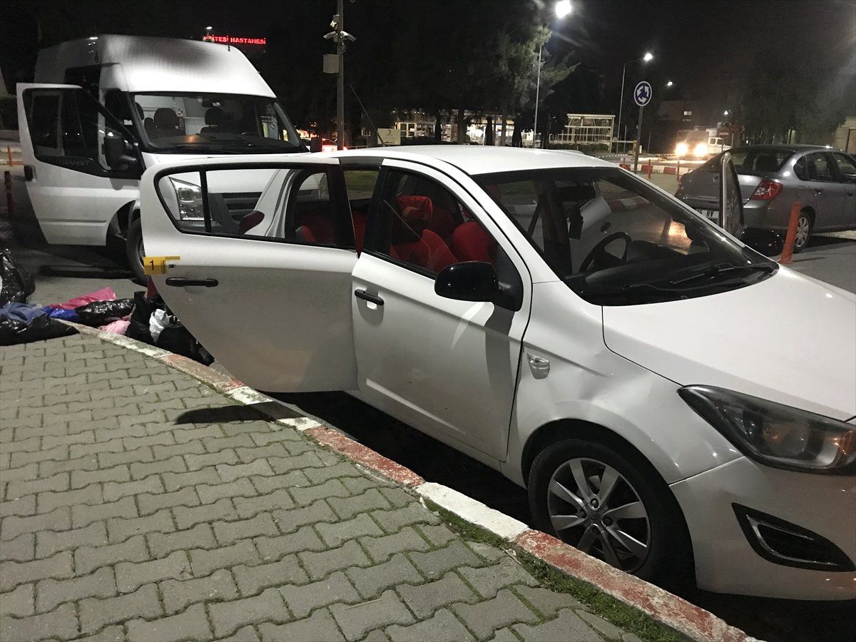 İzmir\'de Otomobile Silahlı Saldırı: 1 Yaralı