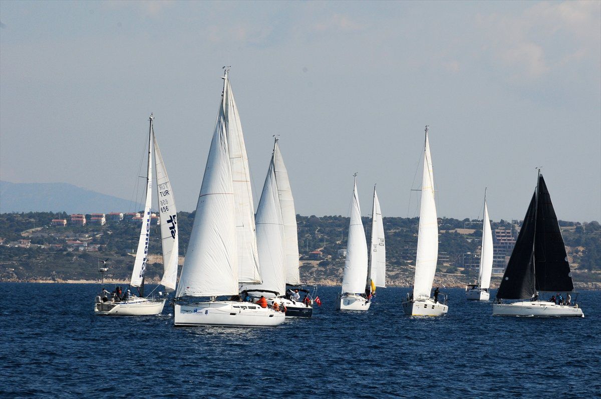 İzmir Kış Trofesi 3 Ayak Yarışları Çanakkale Deniz Zaferi Anısına Yapıldı