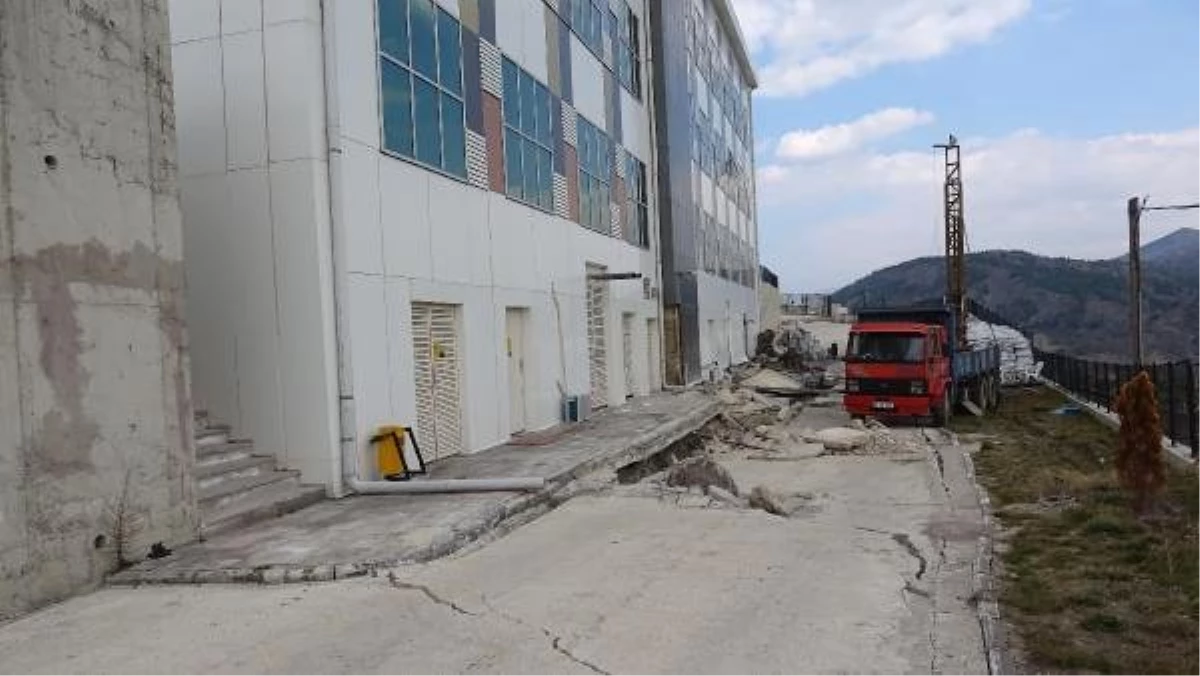 Karabük\'te Hastane Bahçesindeki Çökme Sonrası Zemin Etüt Çalışması