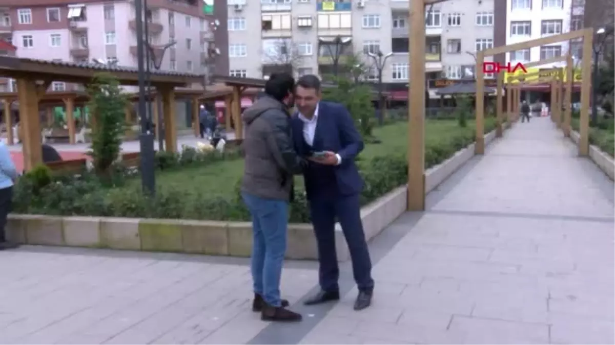 Kocaeli Çaycı Başkan Adayı Çay Dağıtıp, Oy İstedi