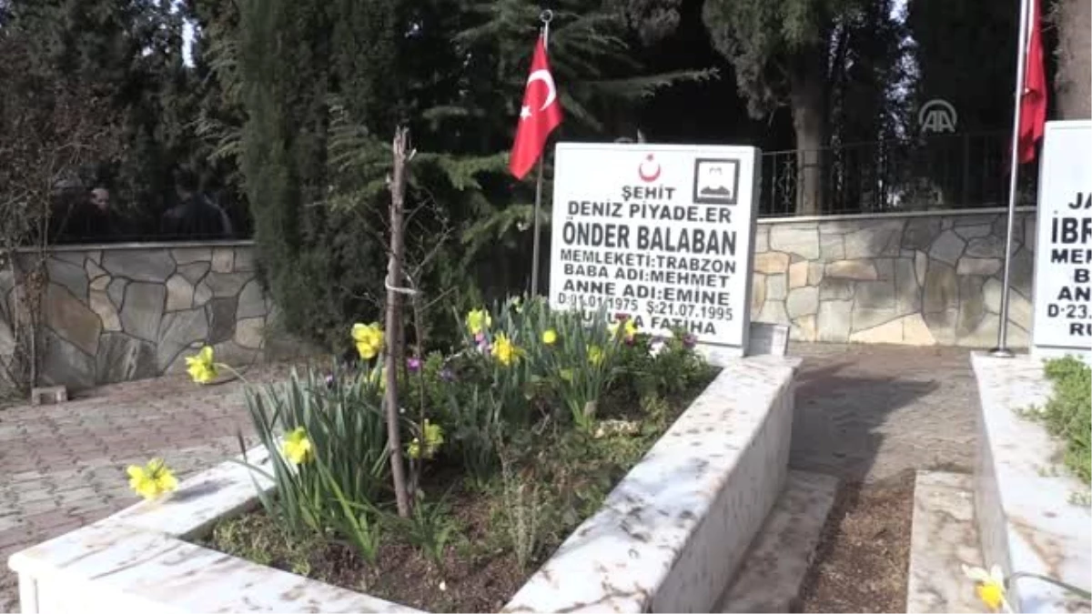 Leventler Şehit Denizciyi Kabri Başında Andı - Yalova