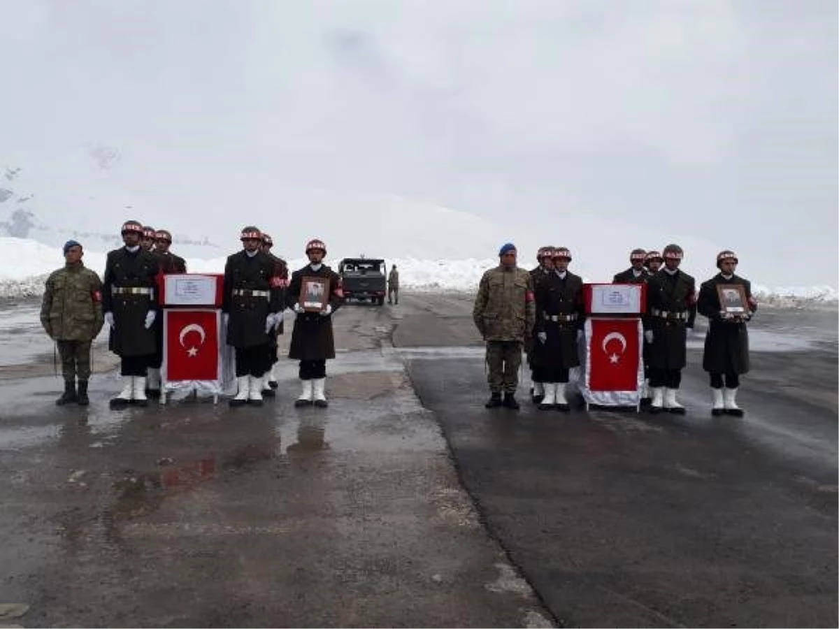 Şehit Uzman Çavuşlar Çakır ve Temel İçin Hakkari\'de Tören