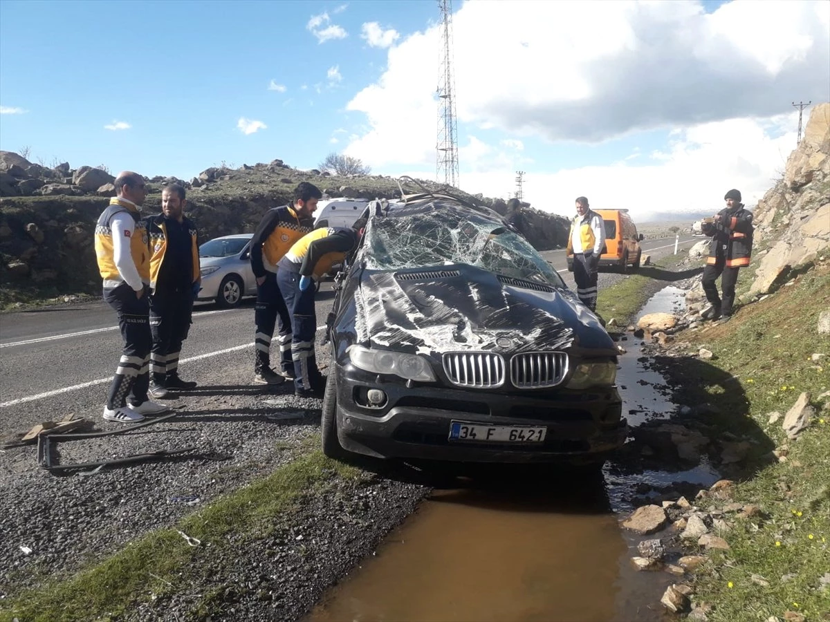 Siverek\'te Trafik Kazası: 3 Yaralı