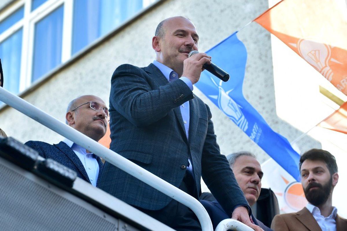 Soylu, İmamoğlu\'na Balat\'tan Seslendi: "Bir Karadeniz Evladı PKK\'ya Taşeronu Olmaz, Celladı Olur"