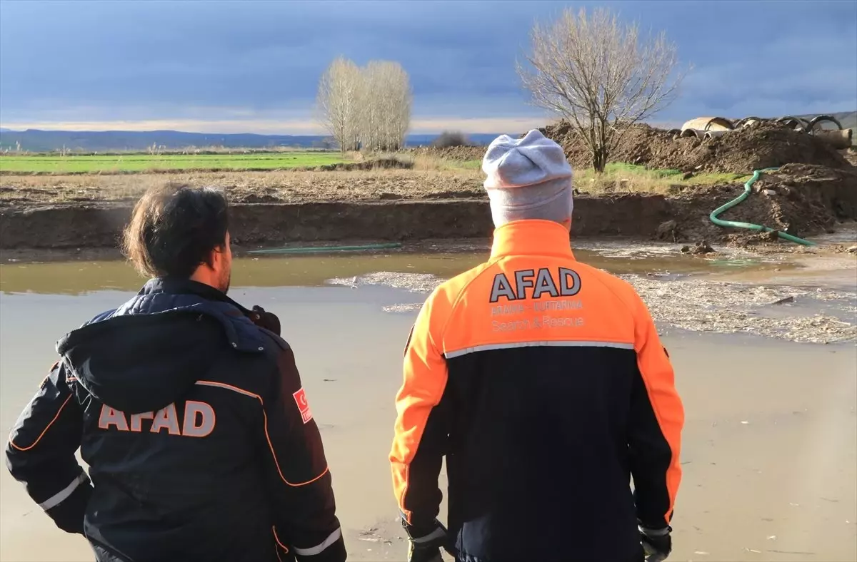 Taşkın Suyuna Kapıldığı Sanılan Kişiyi Arama Çalışmaları Sürüyor