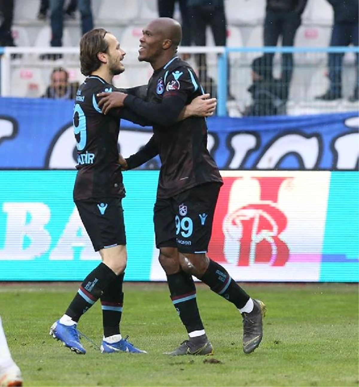 Trabzonspor\'u Nwakaeme Sırtlıyor
