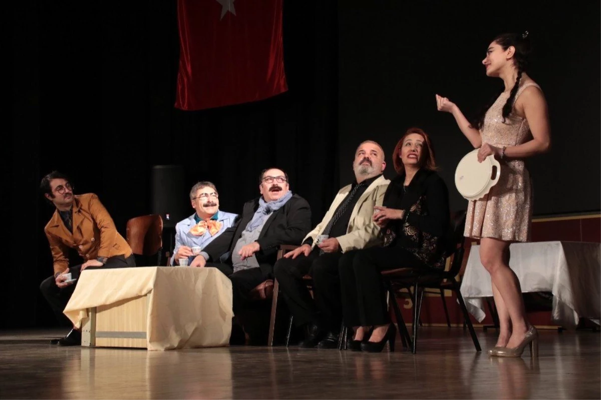 Akşehir\'de "Hayat Kime Güzel" İsimli Tiyatro Sahnelendi
