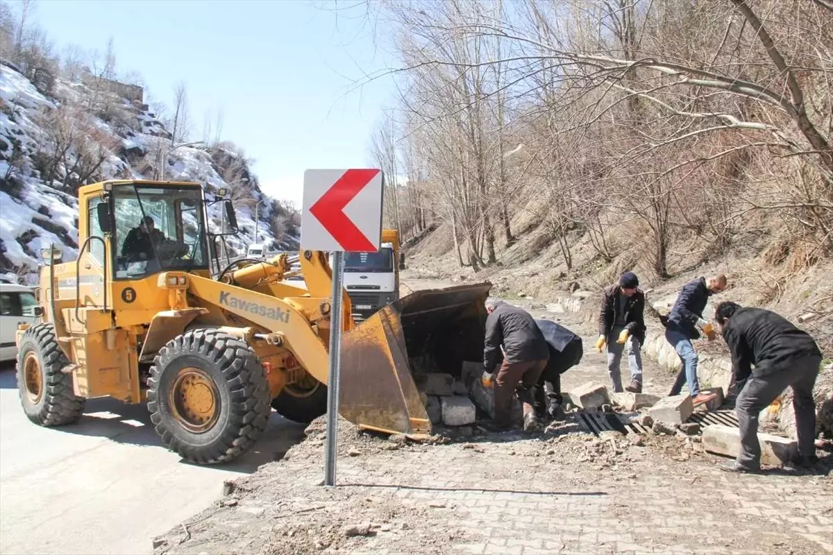 Bitlis Belediyesi\'nden Bahar Temizliği