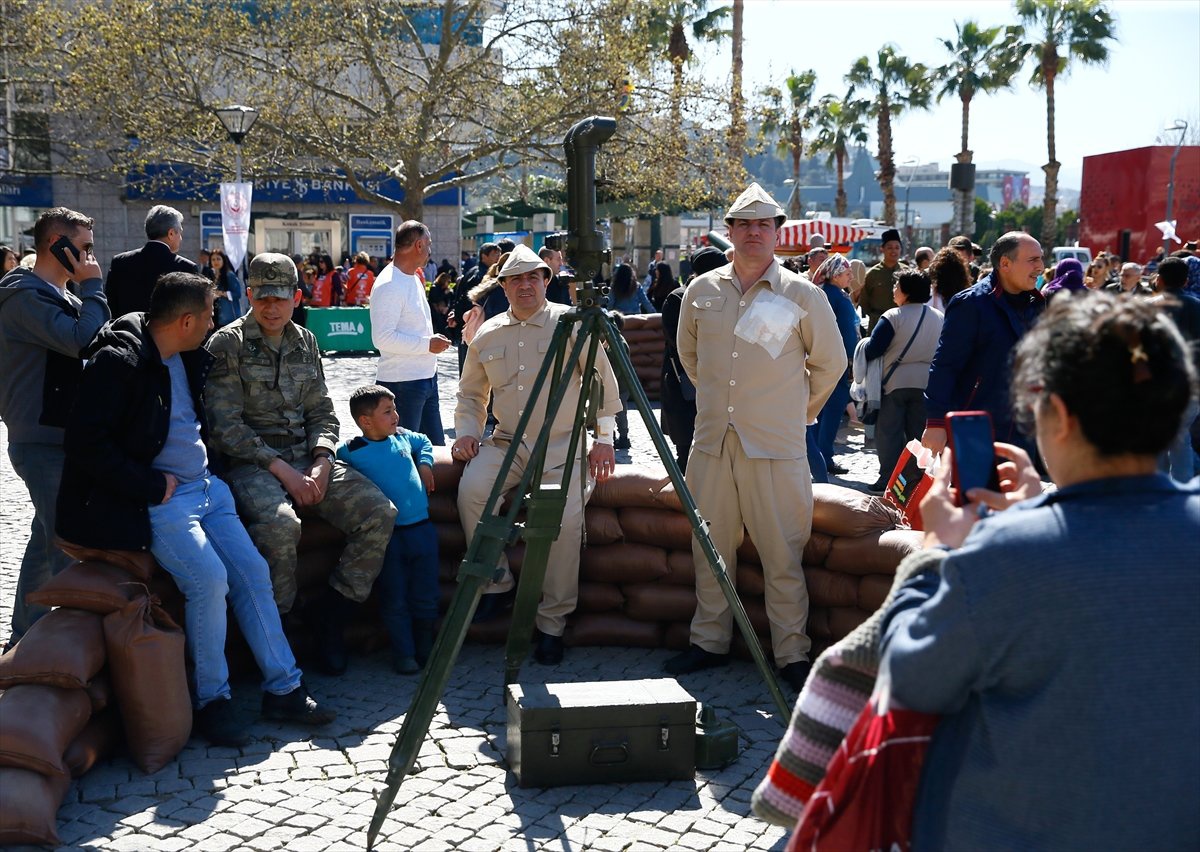 Çanakkale Ruhu"Nu Konak Meydanı\'nda Yaşattılar