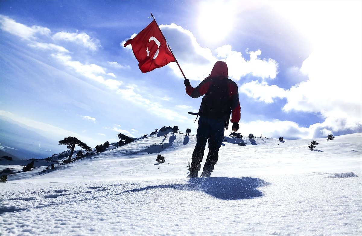 Çanakkale Şehitleri İçin Toros Dağları\'na Tırmandılar