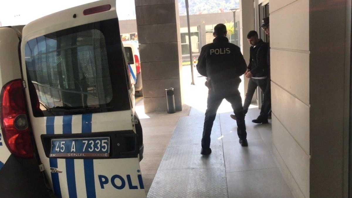 Cezaevi Firarisi Polisten Kaçamadı