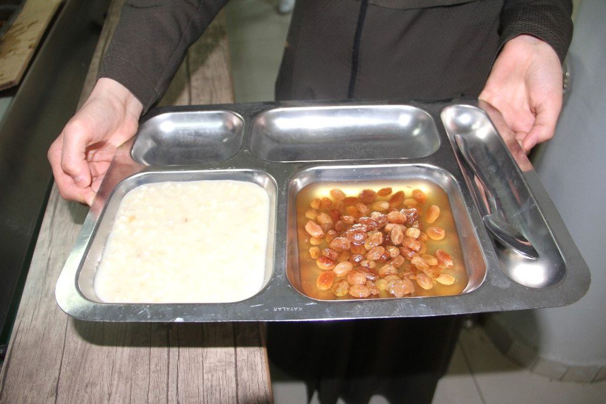 Elazığ\'da Öğrencilere Hoşaf ve Buğday Çorbası