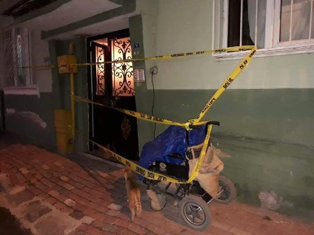Engelli Kişi Evinin Önünde Bıçaklanarak Öldürüldü