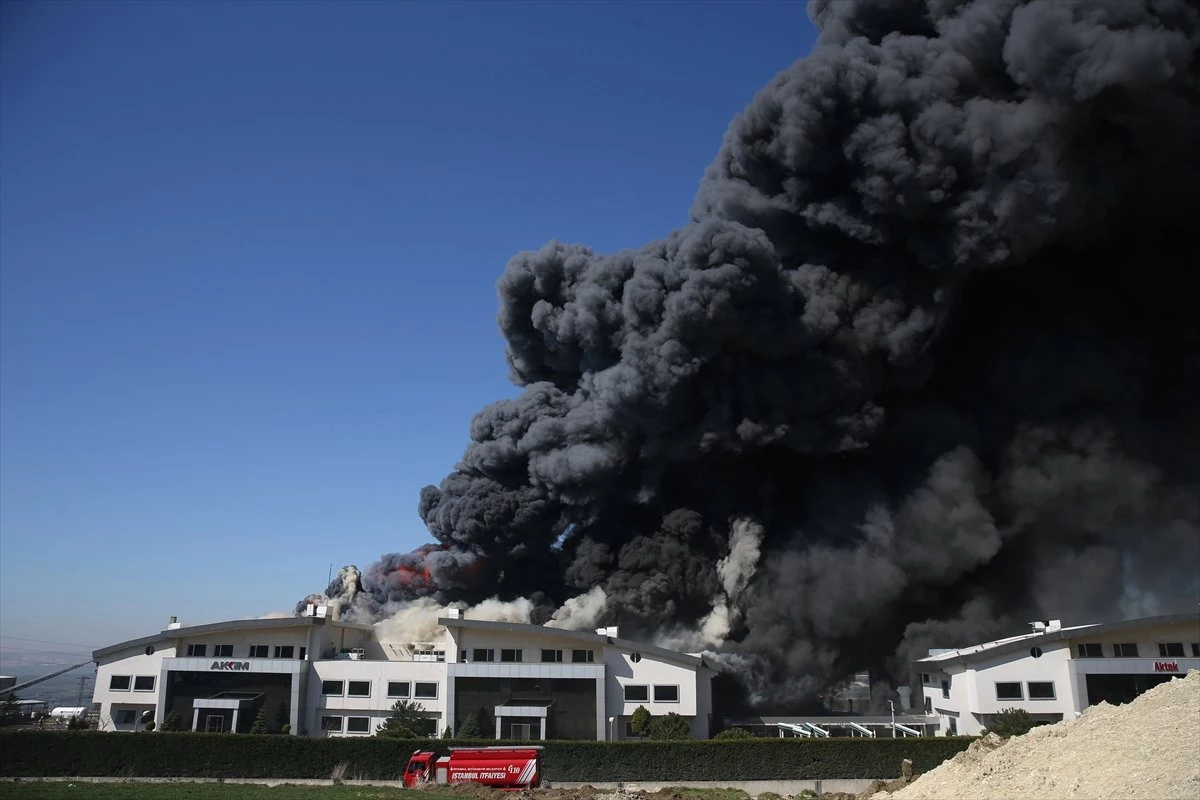 Güncelleme 2- Arnavutköy\'de Fabrika Yangını