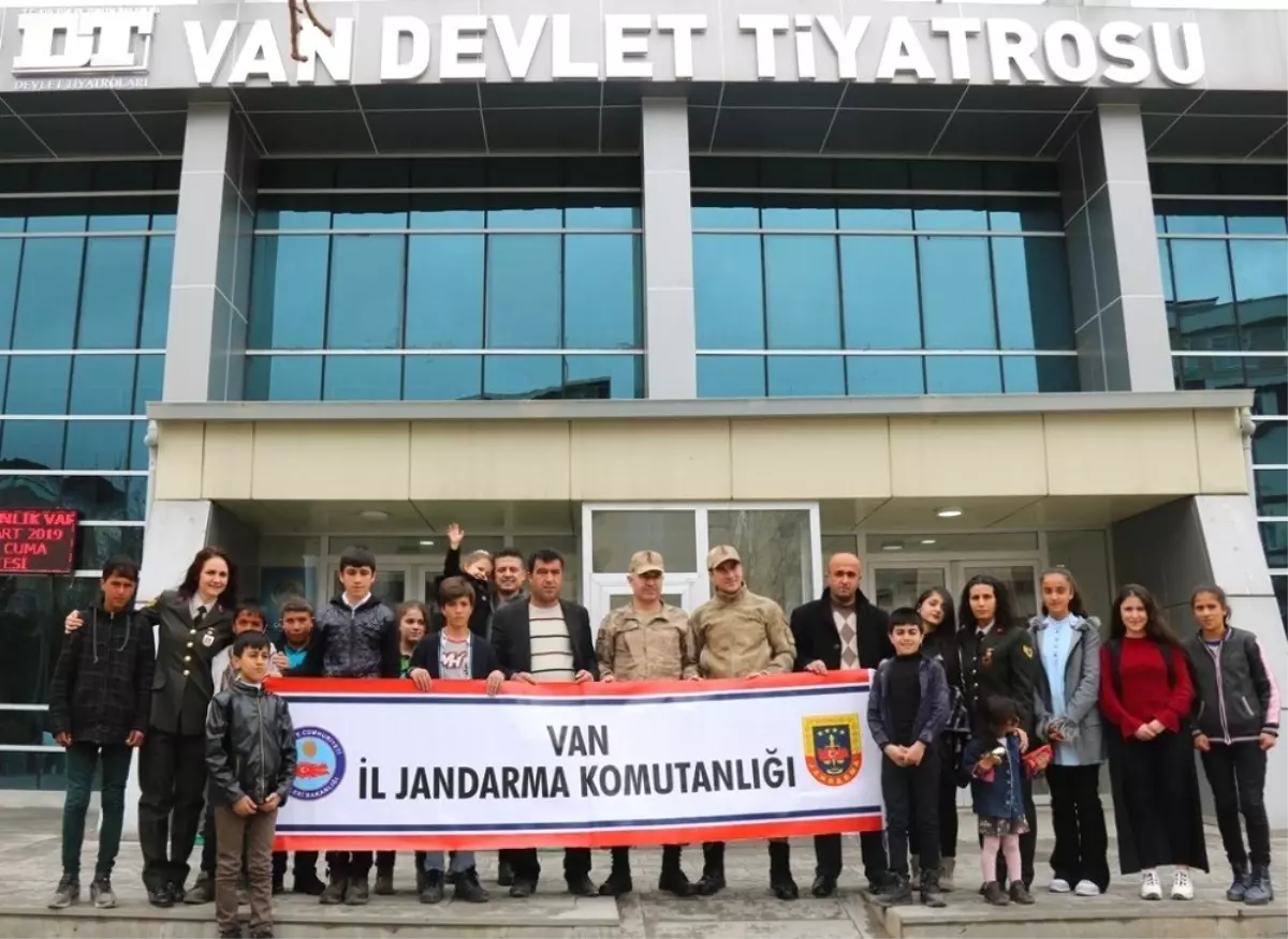 Güvenlik Korucularının Çocukları Aslan\'la Buluştu