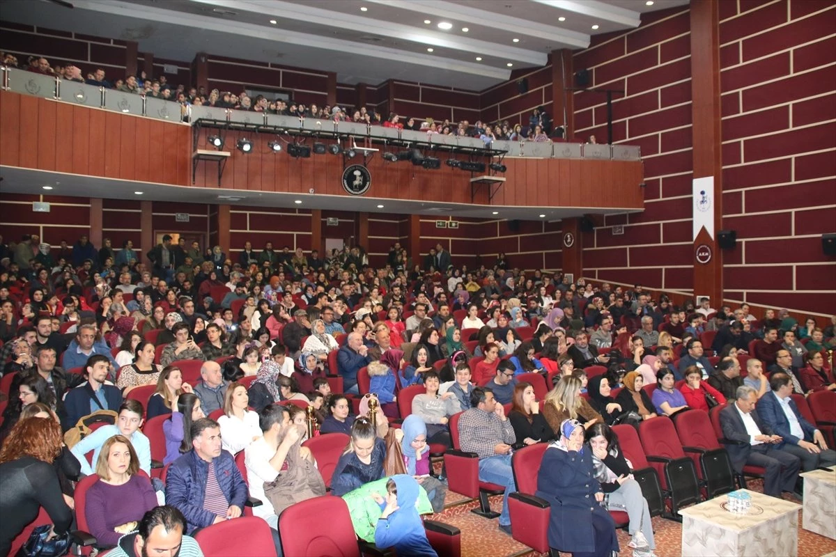 Hayat Kime Güzel" Akşehirli Seyirciler İçin Perde Açtı