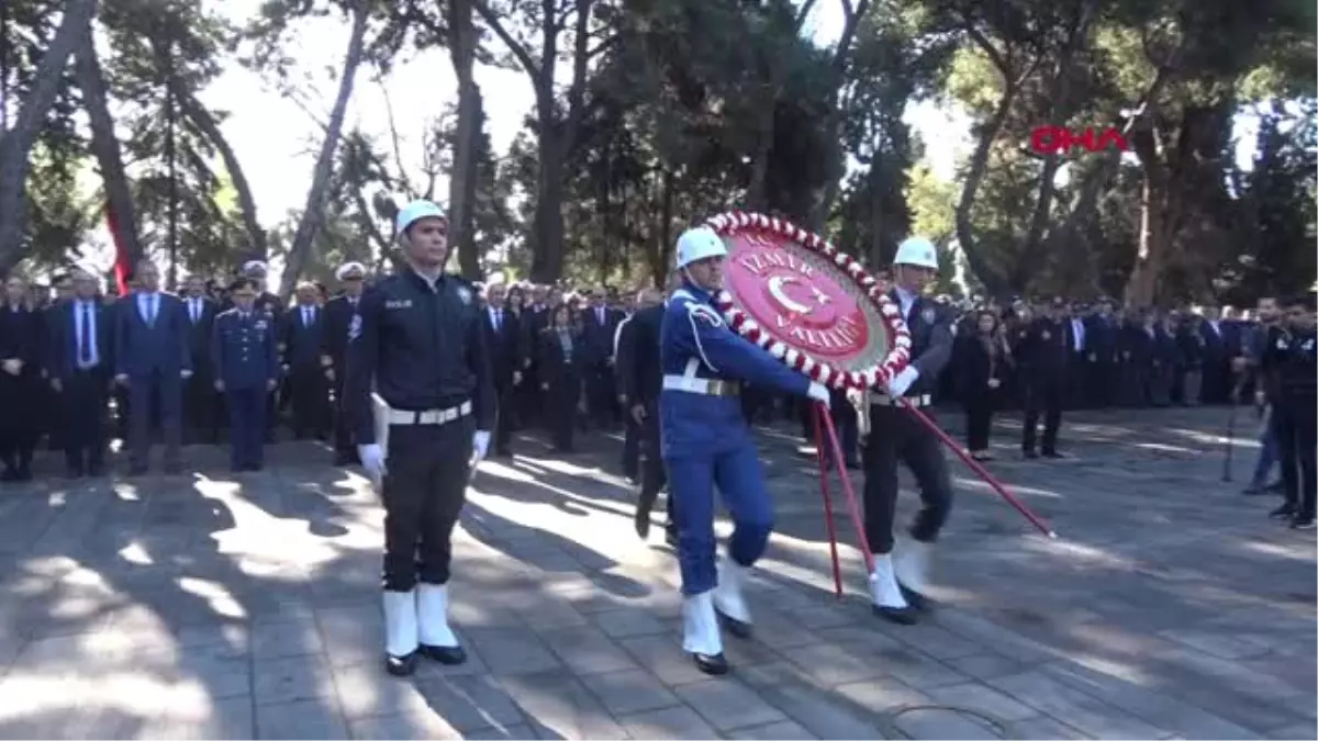 İzmir Kadifekale Şehitliği\'nde 18 Mart Töreni