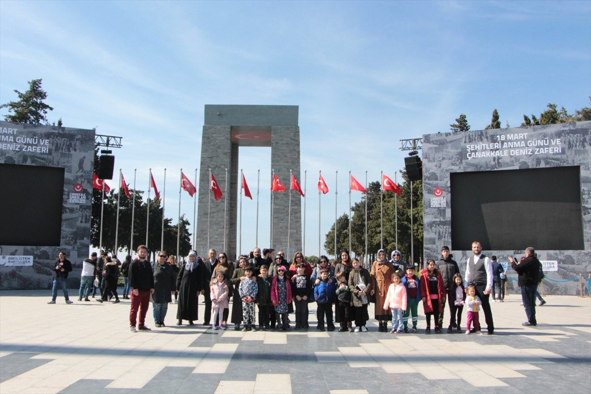İzmirli Öğrenciler Çanakkale\'deki Şehitlikleri Ziyaret Etti