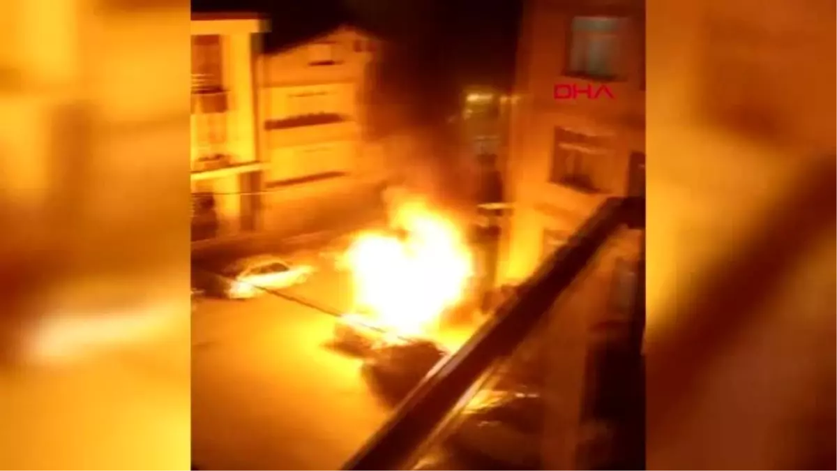 Kağıthane\'de Otomobil Bir Anda Alev Topuna Döndü