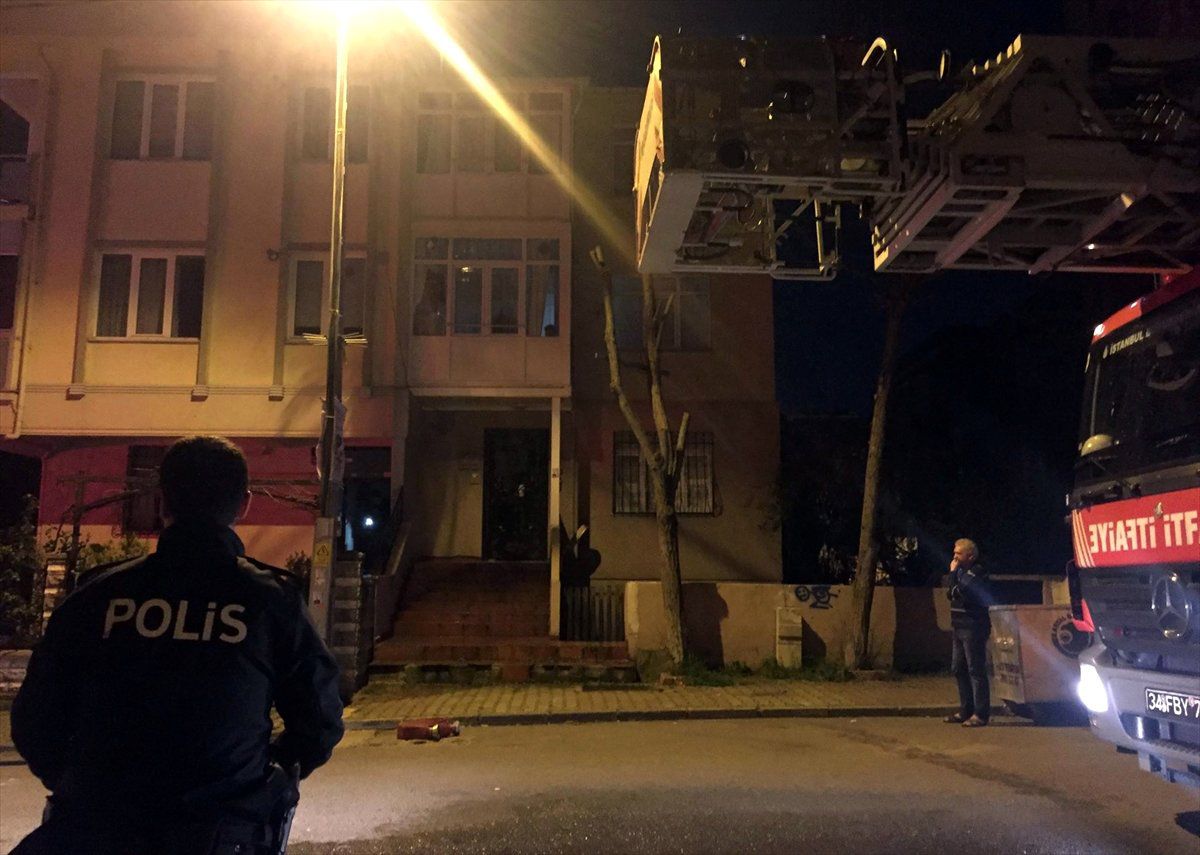 Kartal\'da Çatı Katında Yangın